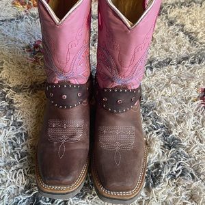 Girls cowgirl boots.